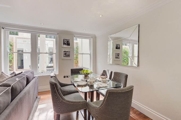 Flat Kensington Gardens Square in City of Westminster