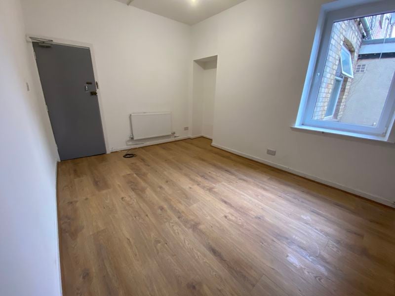 Room Cardiff Road in Taffs Well