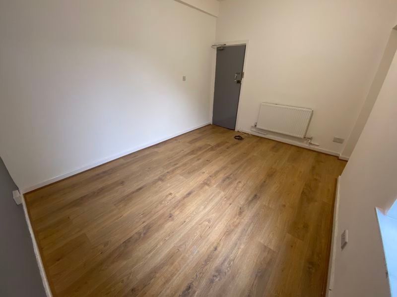 Room Cardiff Road in Taffs Well