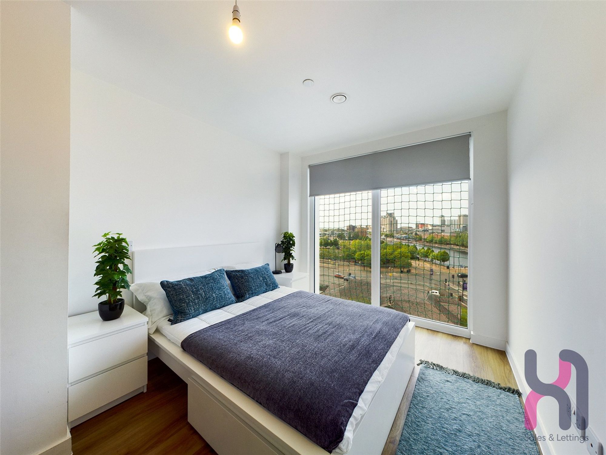 Flat Elmira Way in Salford