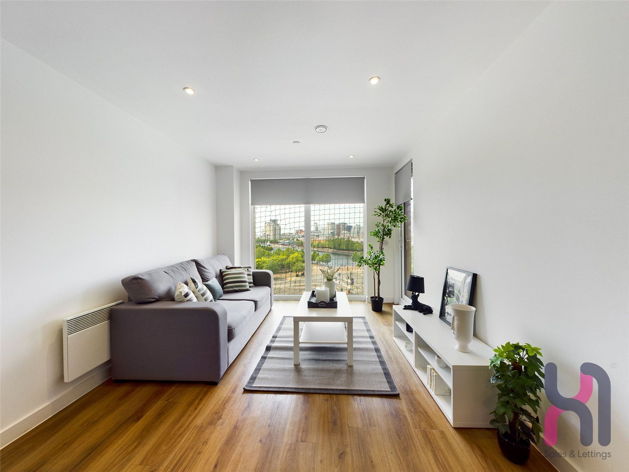Flat Elmira Way in Salford