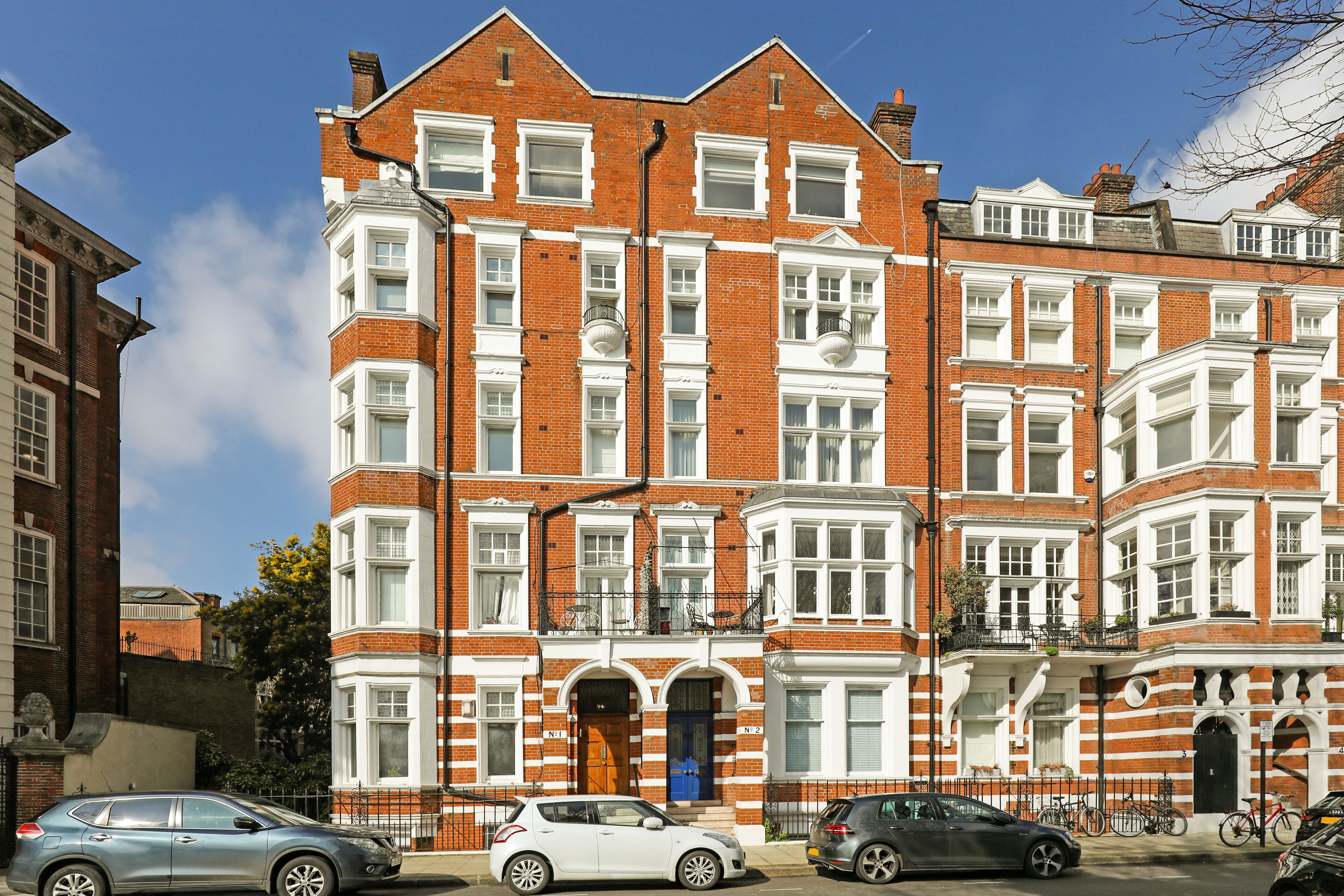 Flat Embankment Gardens in London