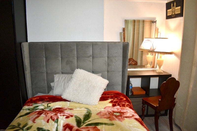 Room Grosvenor Road in Greater London