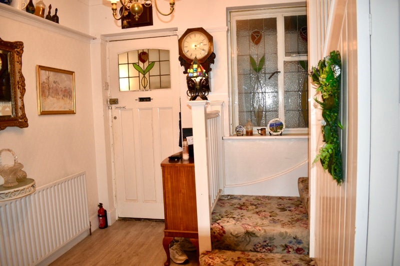 Room Grosvenor Road in Greater London