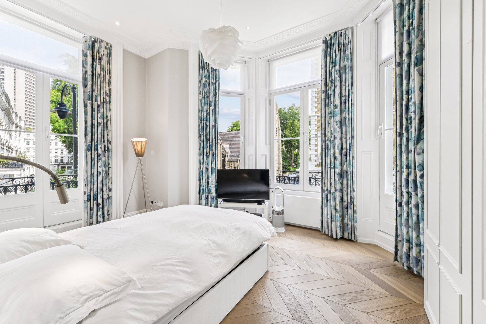 Flat Courtfield Gardens in Greater London