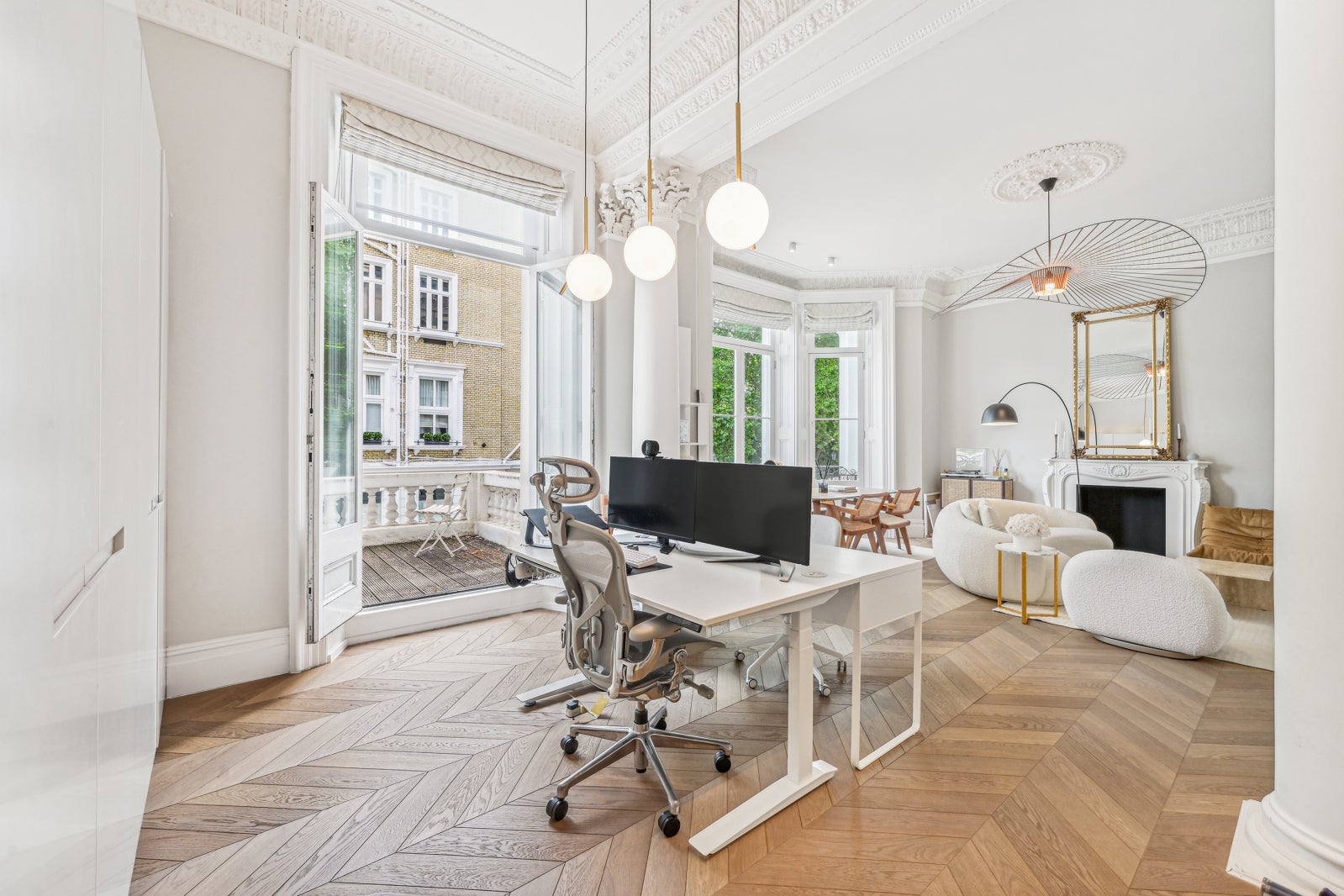 Flat Courtfield Gardens in Greater London