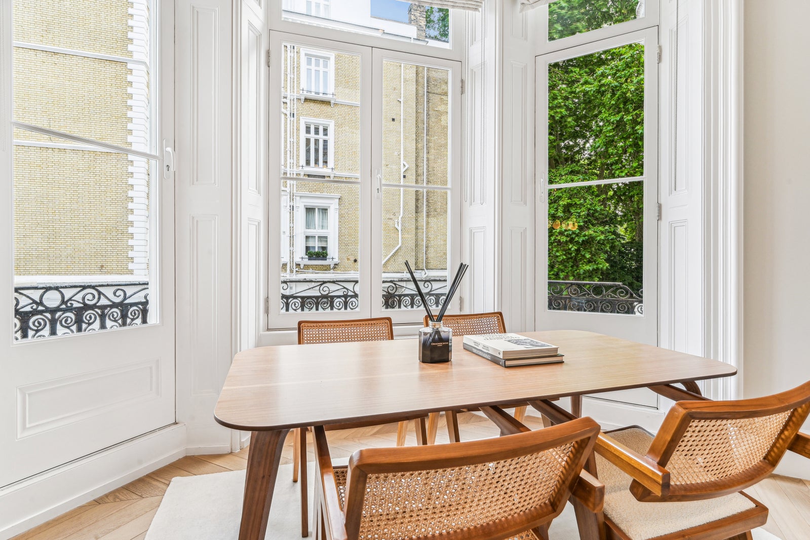Flat Courtfield Gardens in Greater London