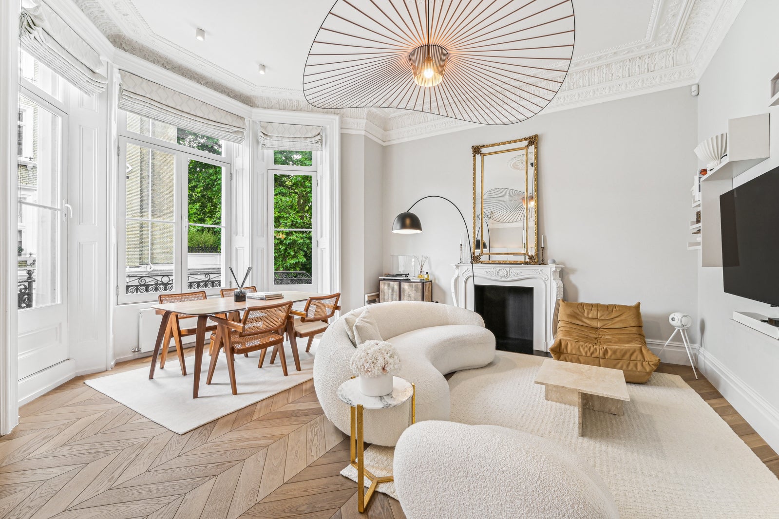 Flat Courtfield Gardens in Greater London