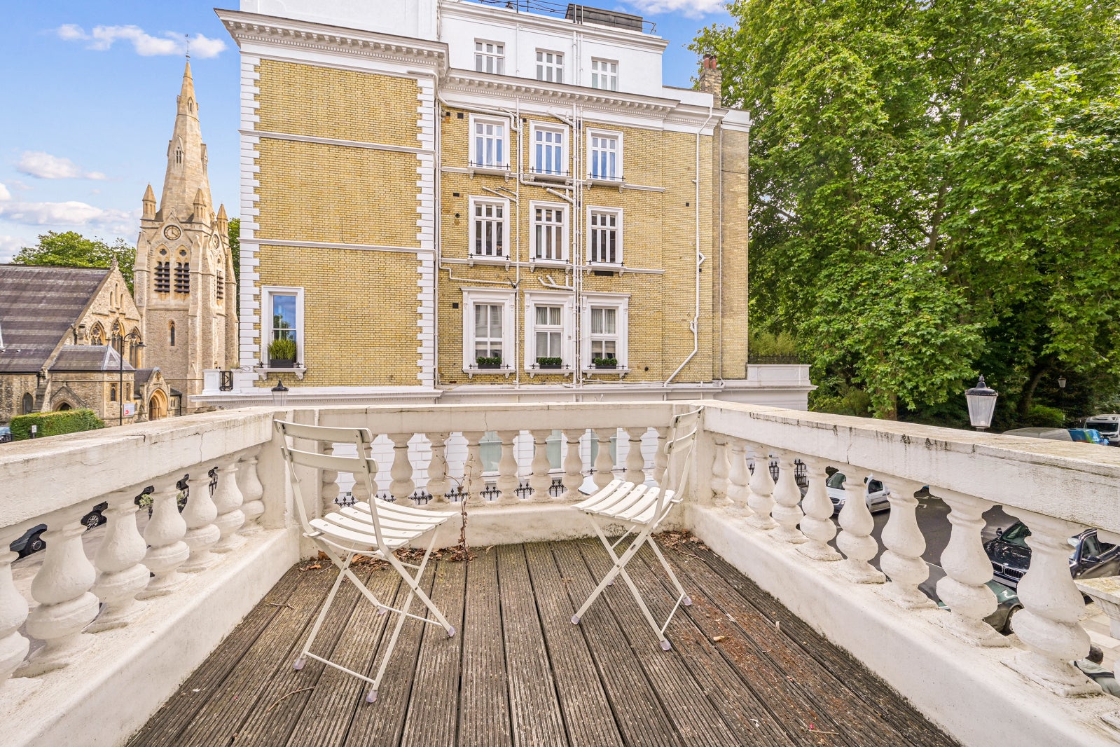 Flat Courtfield Gardens in Greater London