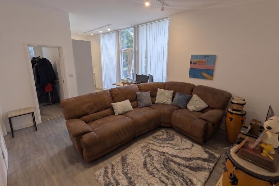 Flat Mount Hermon Road in Woking
