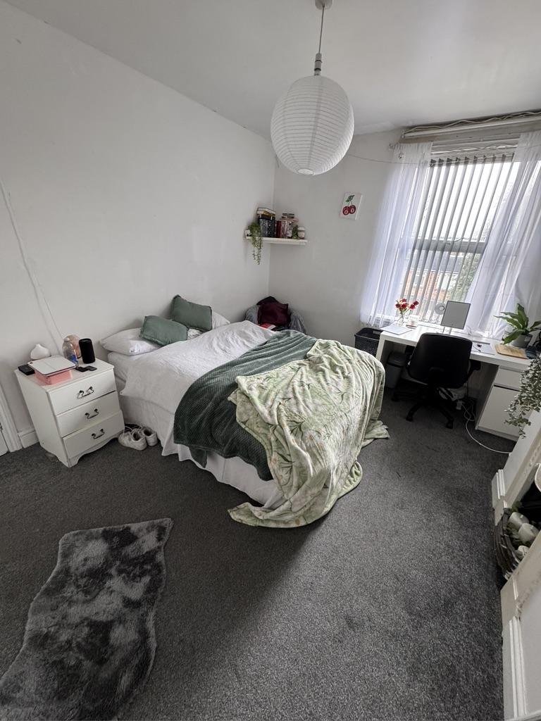 Flat Harlaxton Drive in Nottingham