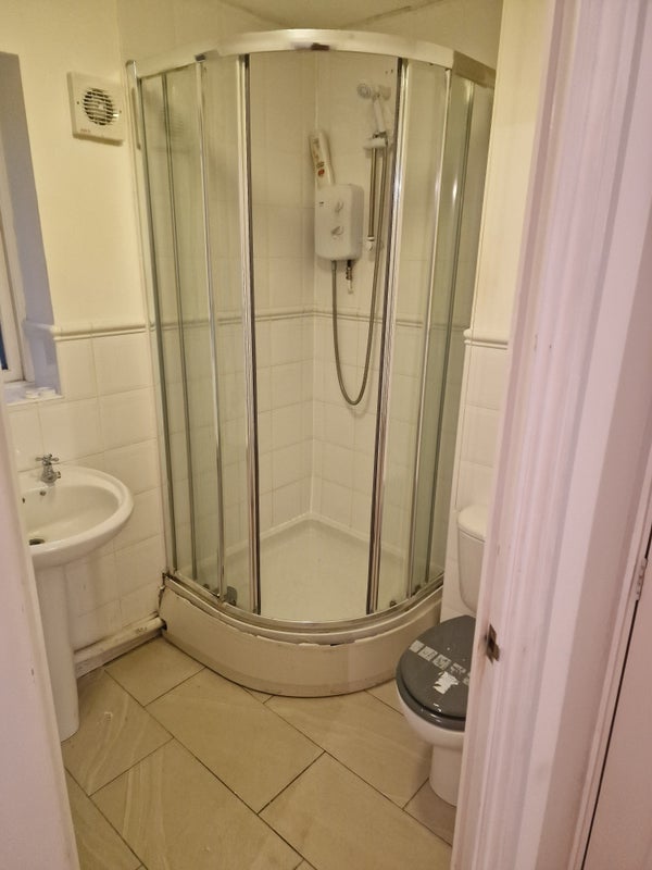 Room Star Lane in Greater London