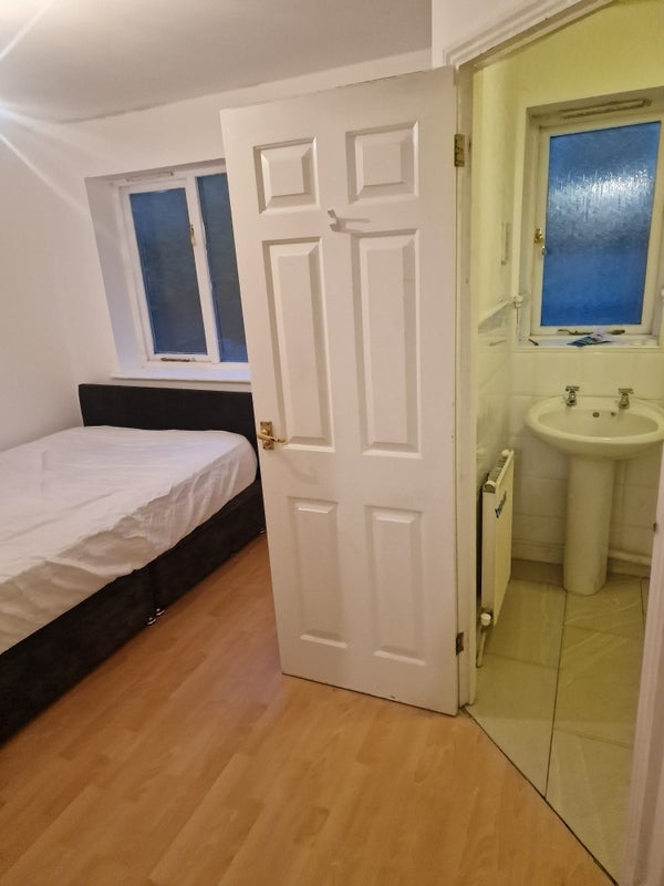 Room Star Lane in Greater London