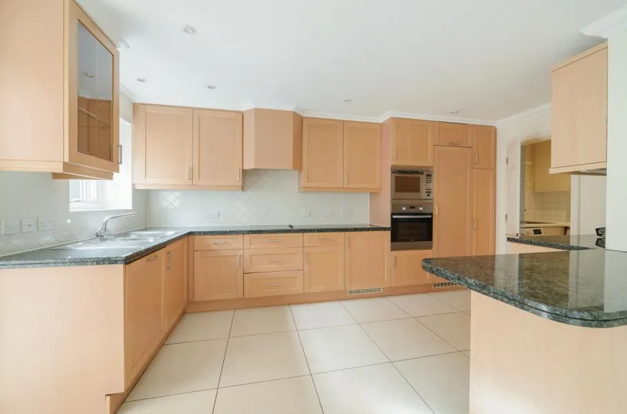 Flat Christchurch Road in Borough of Runnymede