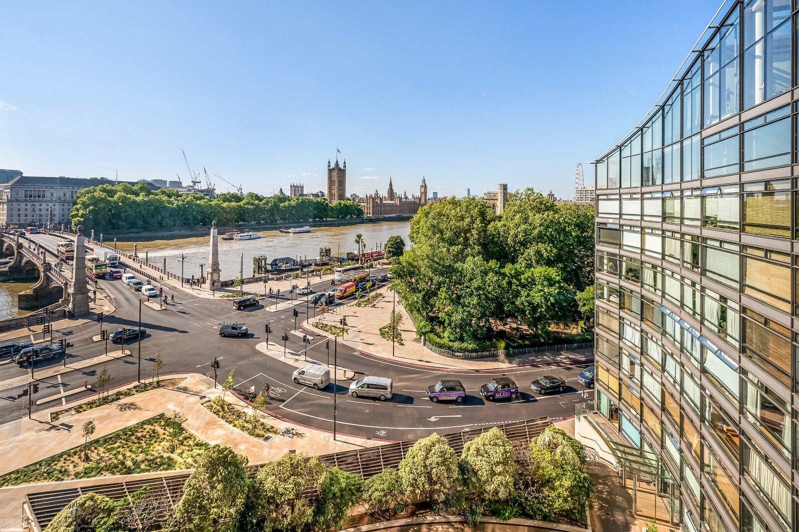 Flat Albert Embankment in Greater London