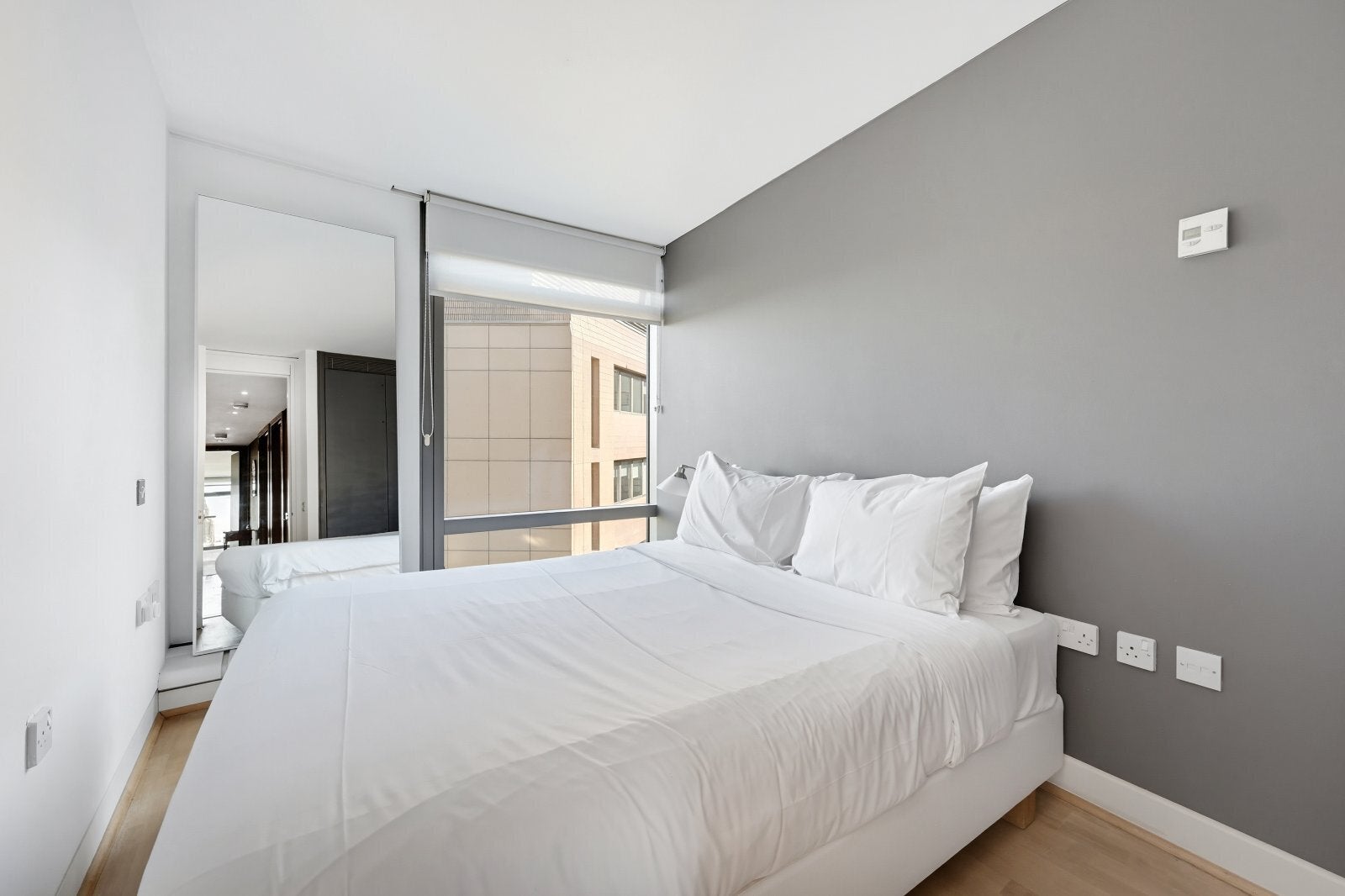 Flat Albert Embankment in Greater London