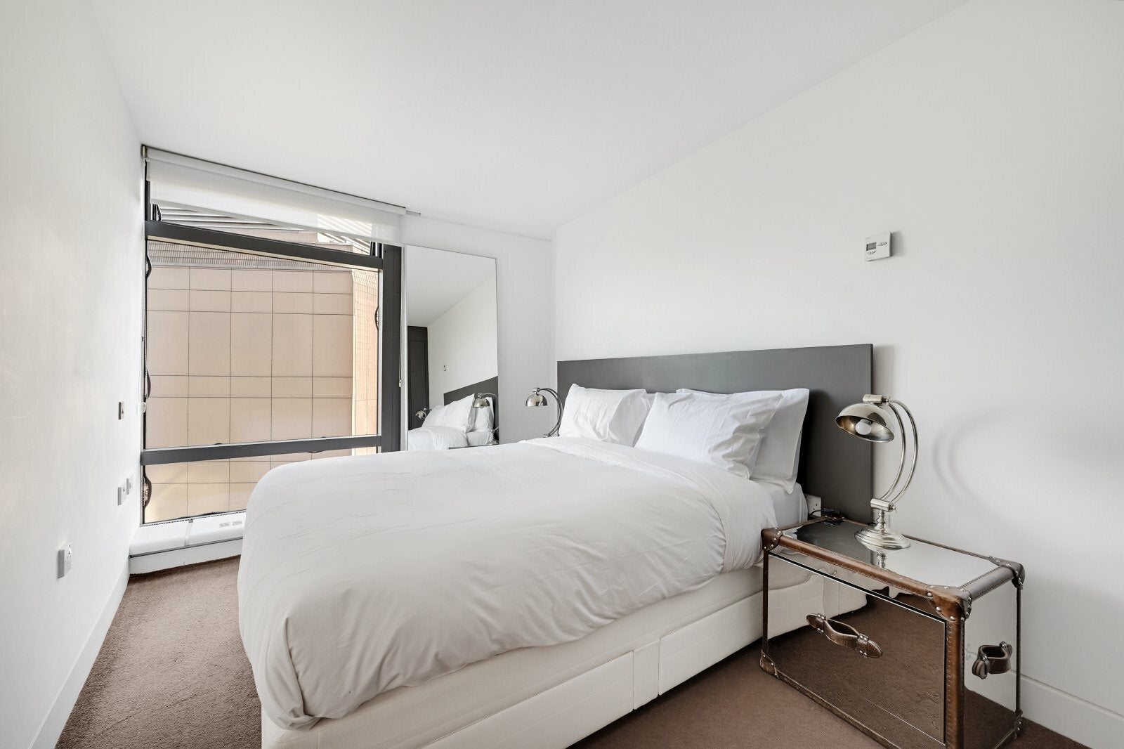 Flat Albert Embankment in Greater London