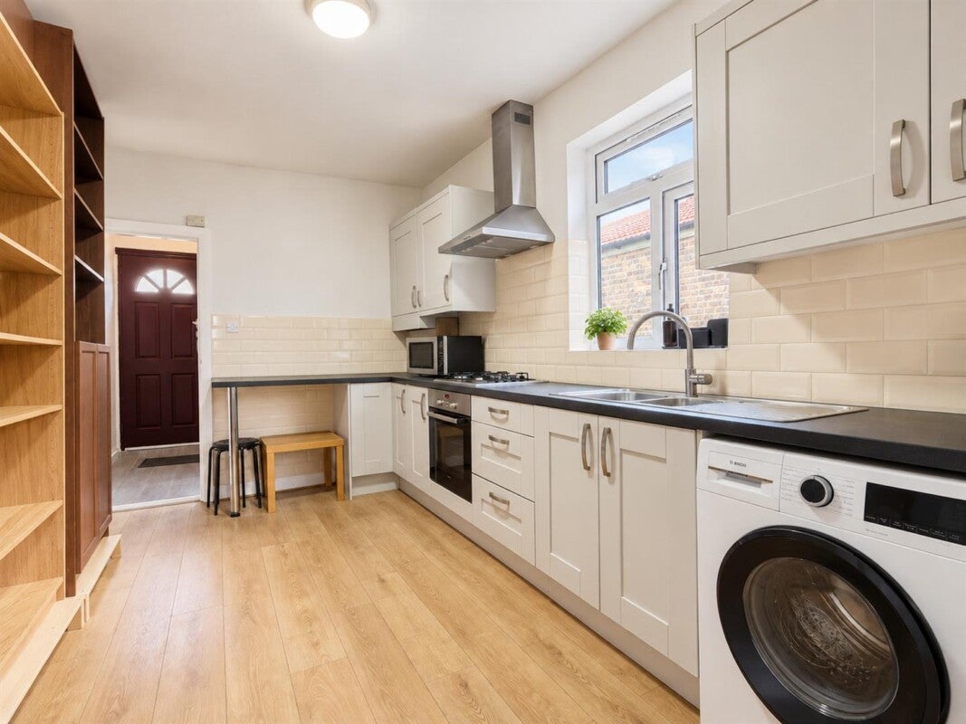 Flat Romford Road in Greater London