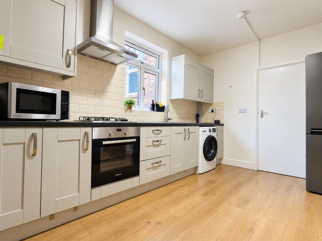 Flat Romford Road in Greater London