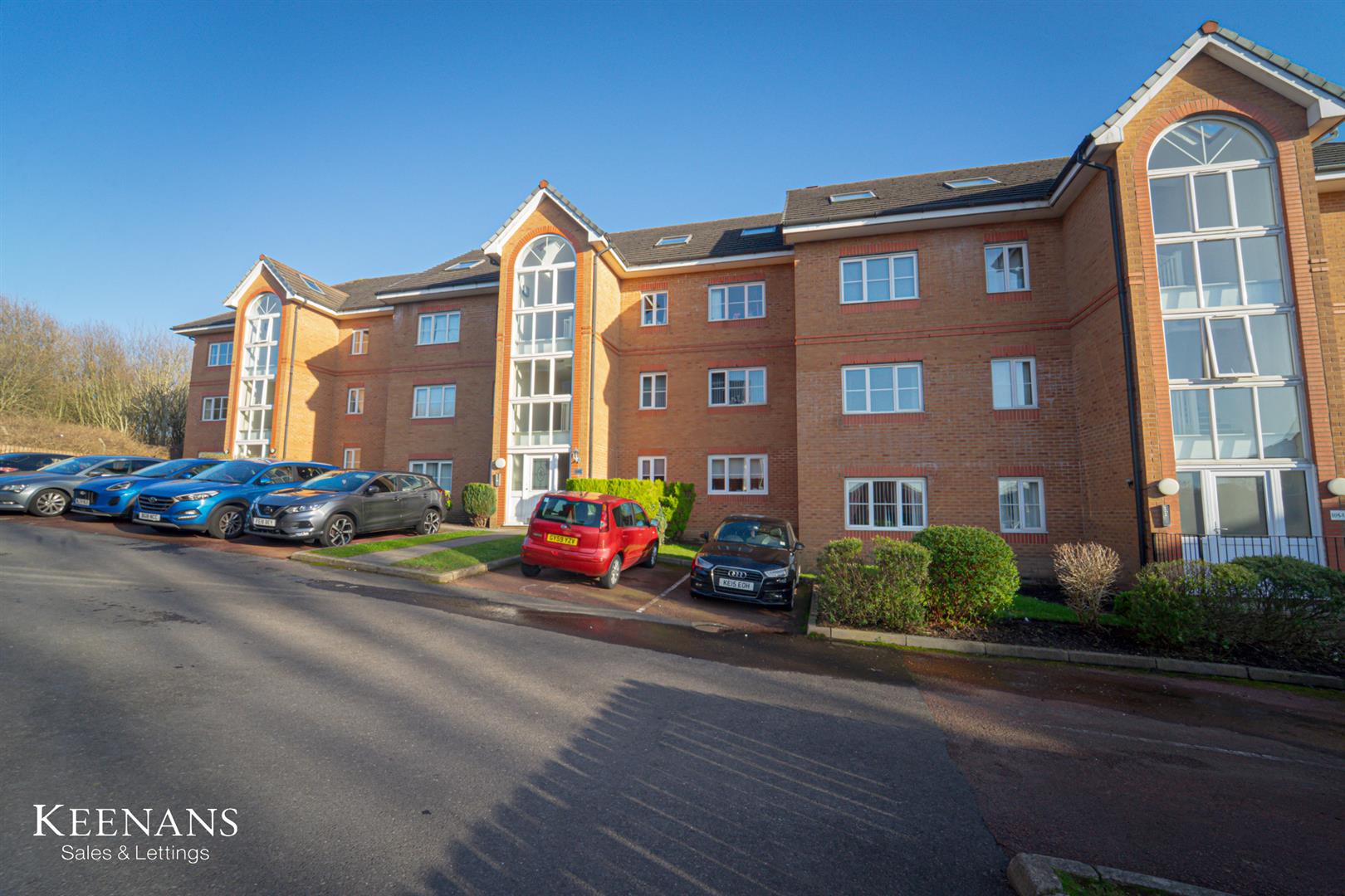 Flat Broadoaks in Bury
