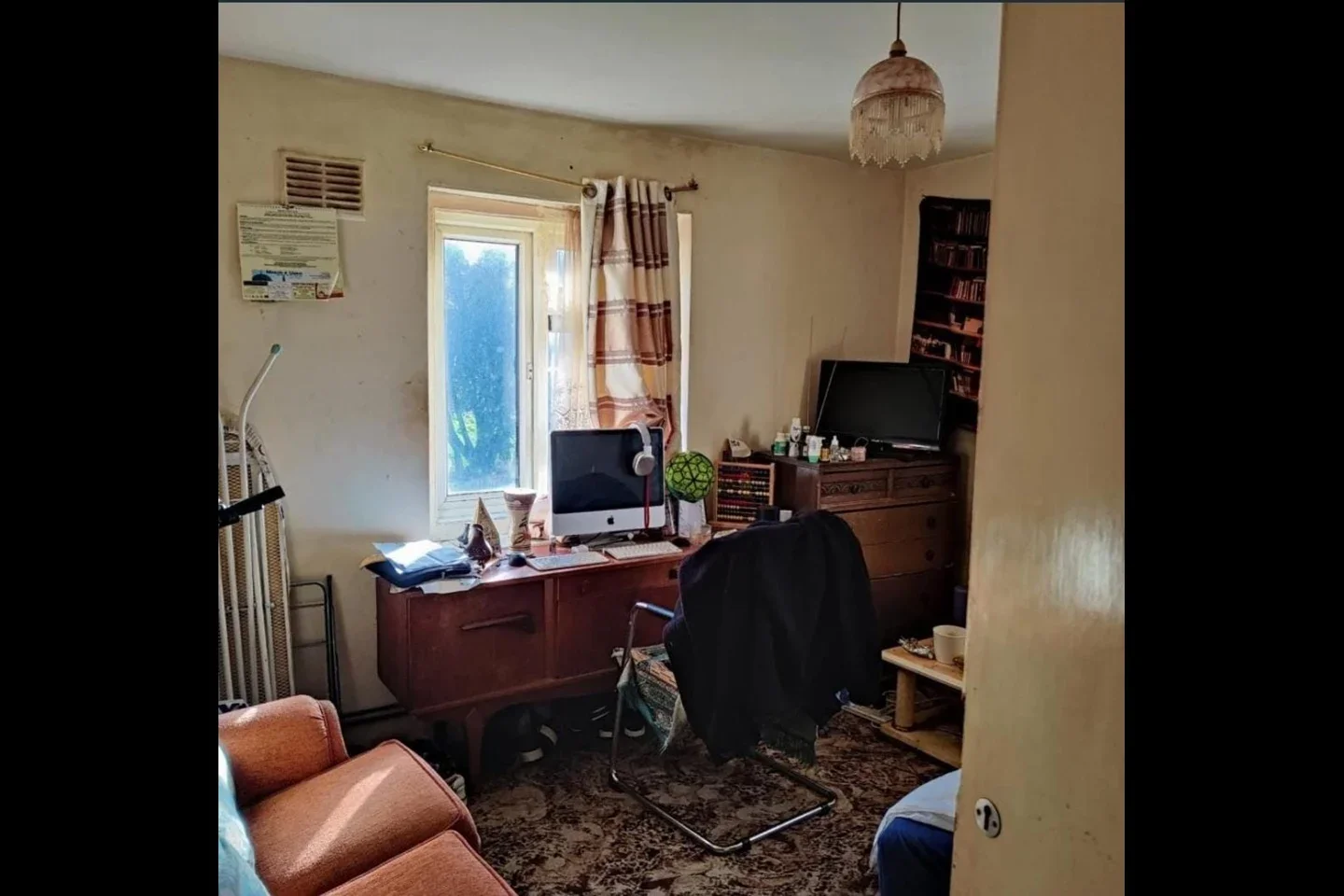 Room Freedom Close in Greater London