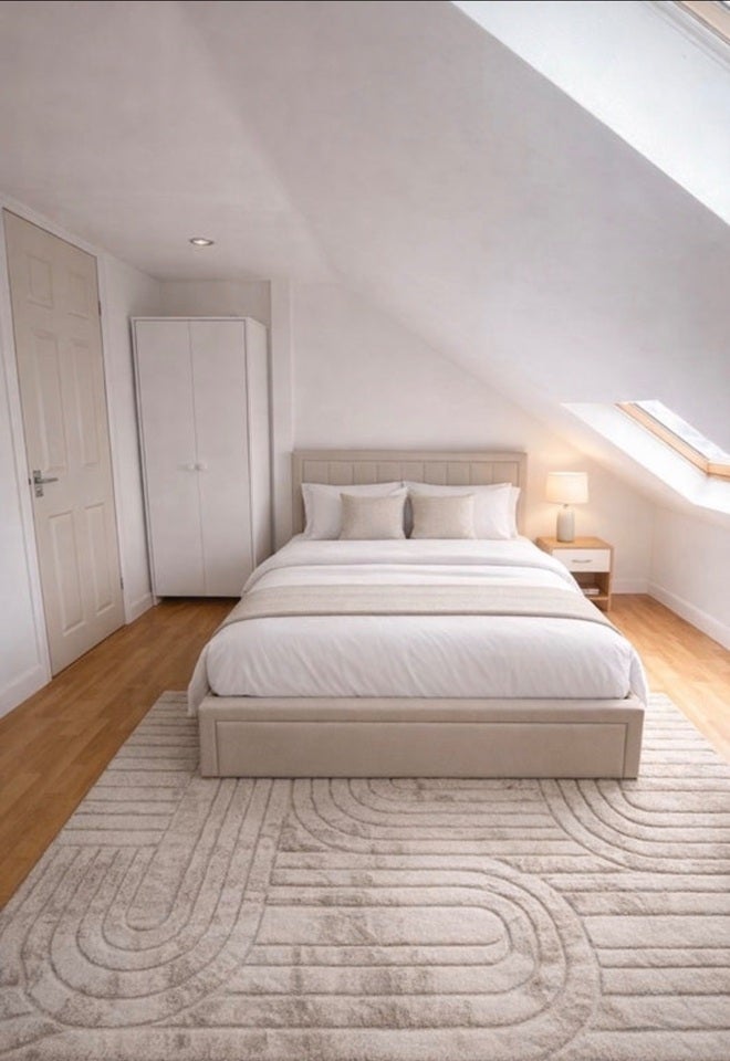 Room St Albans Avenue in Greater London