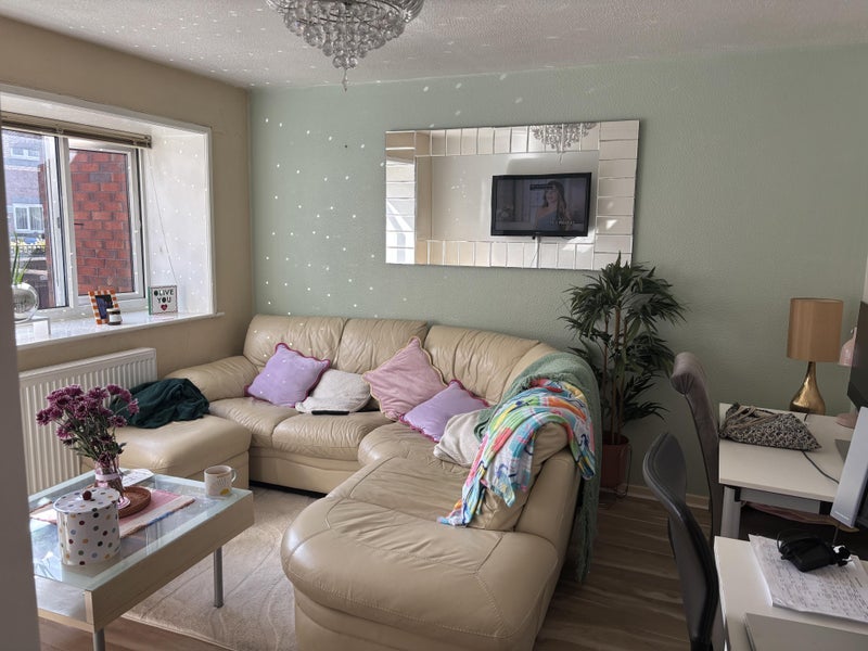 Room Goodiers Drive in Salford