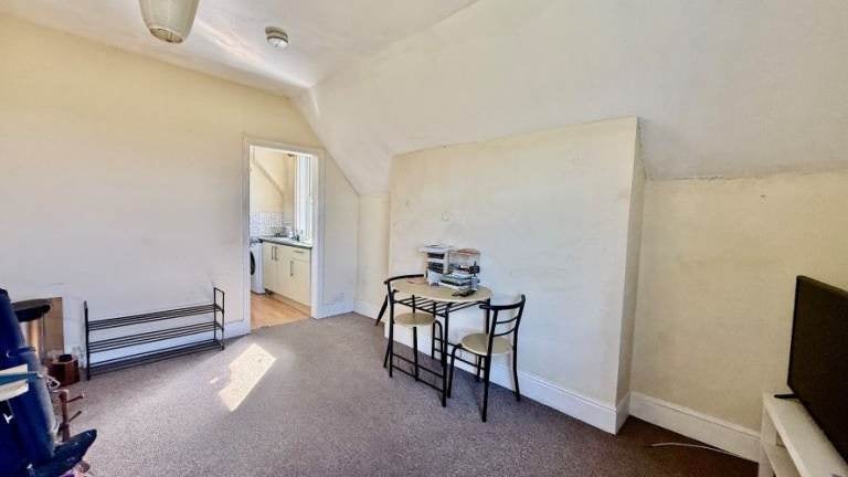 Flat Haldon Road in Exeter