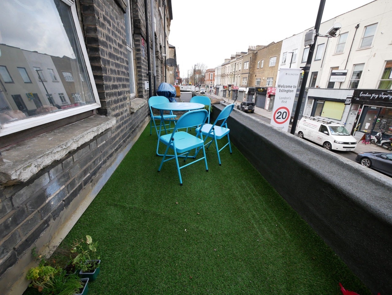 Flat Mayton Street in Greater London