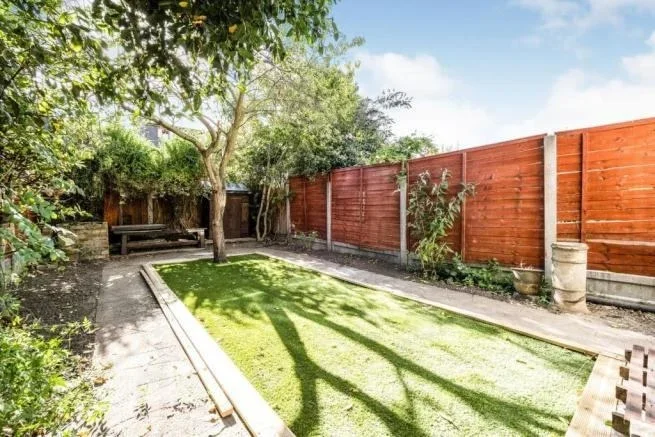 House Hartley Avenue in Greater London