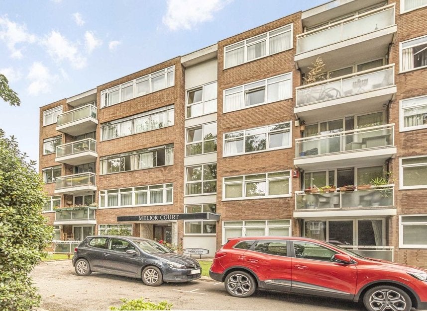 Flat Shepherds Hill in Greater London
