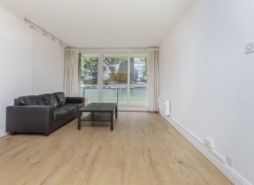 Flat Shepherds Hill in Greater London
