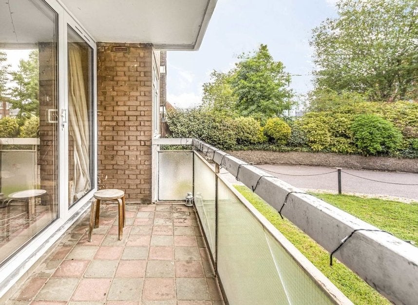 Flat Shepherds Hill in Greater London