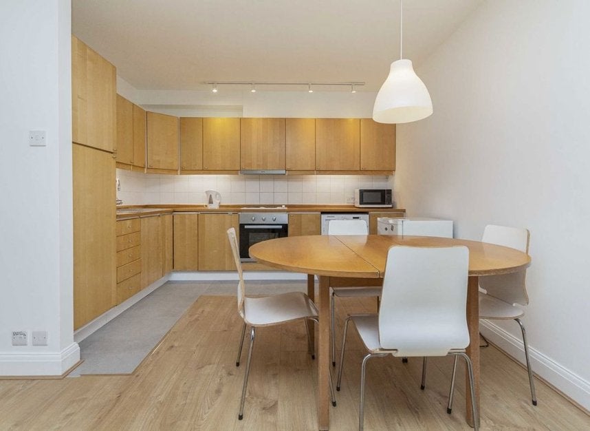 Flat Shepherds Hill in Greater London