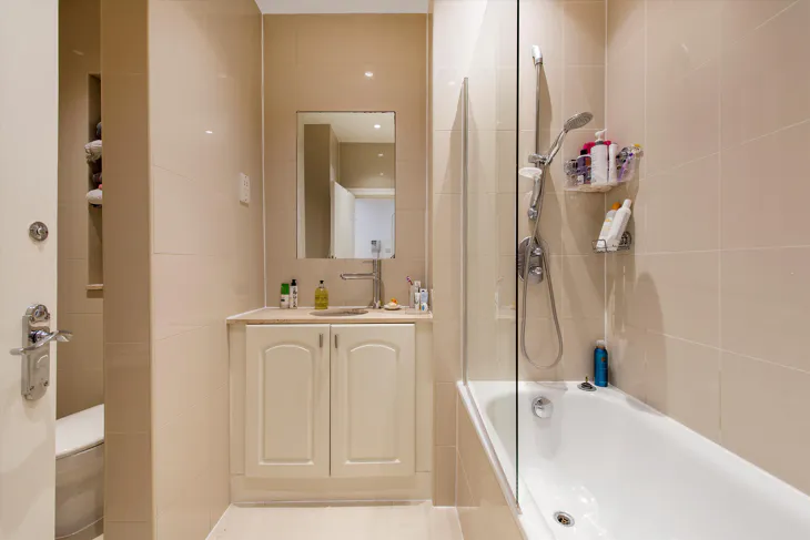 Flat Belsize Square in Greater London