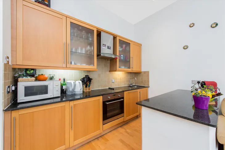 Flat Belsize Square in Greater London