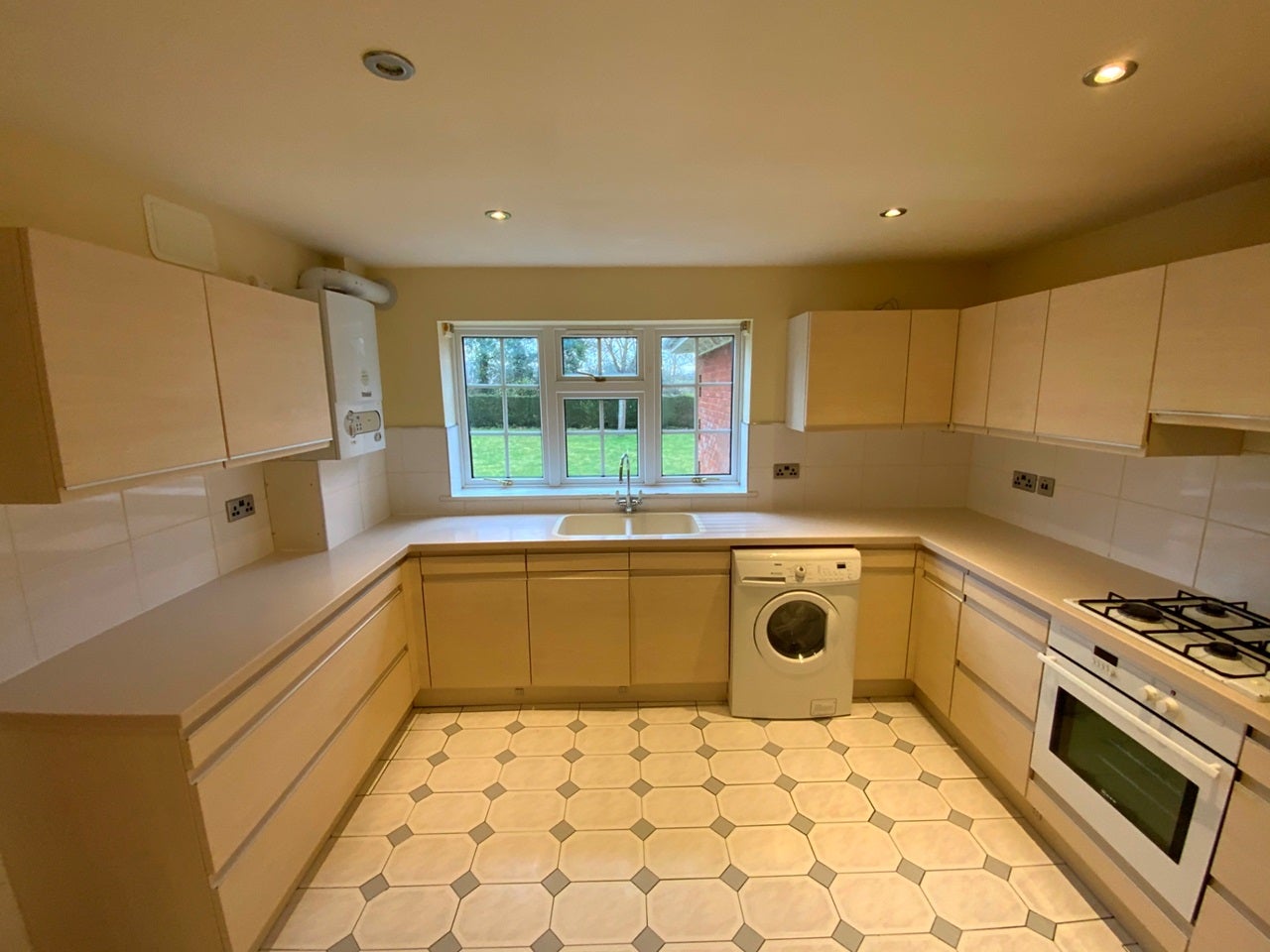 Flat Hillmead Court in Taplow