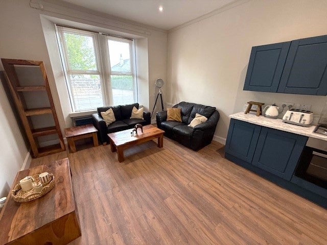 Flat Townhead Street in Hamilton