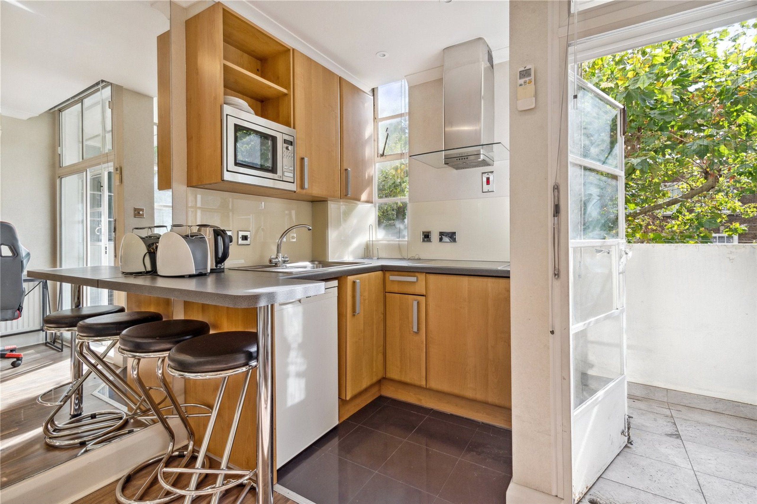 Flat Sloane Avenue in Greater London