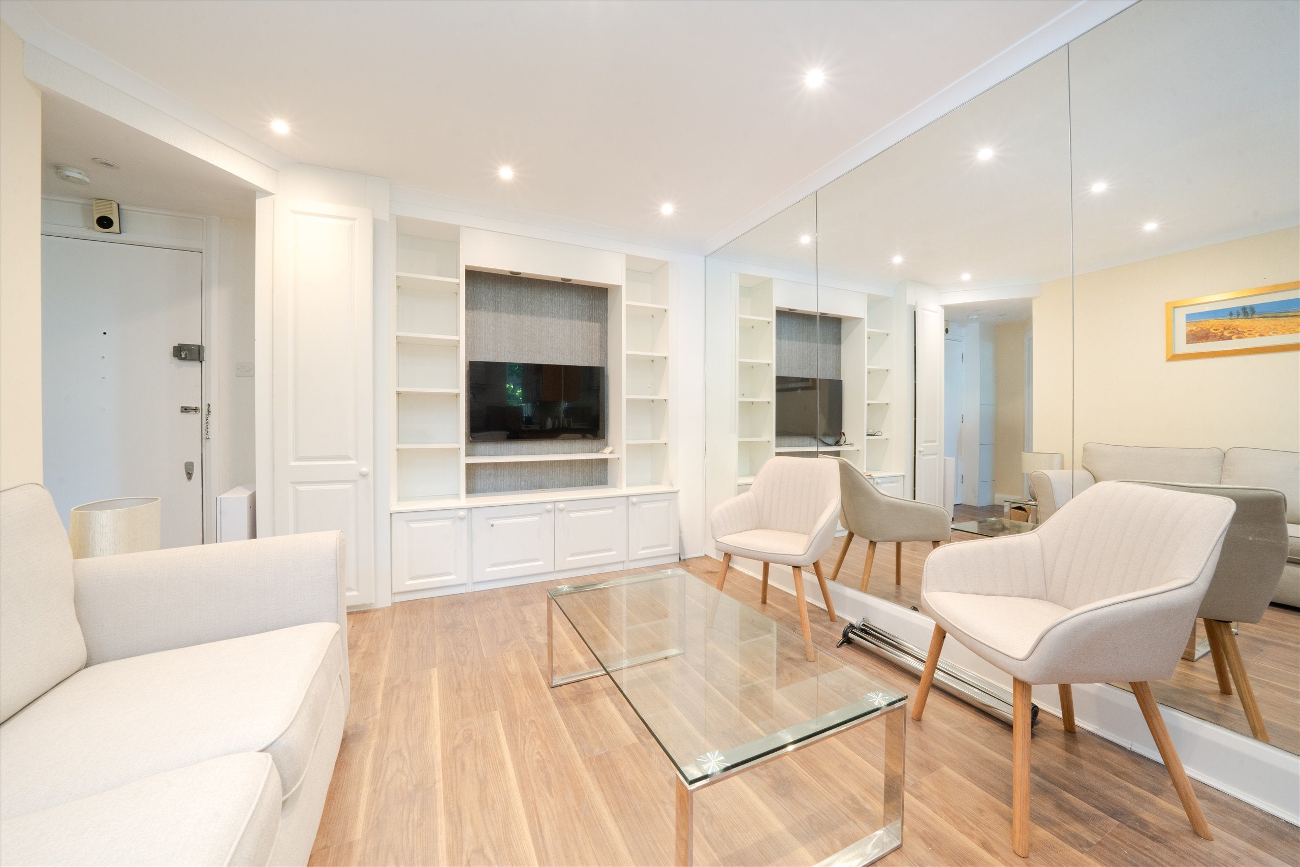 Flat Sloane Avenue in Greater London