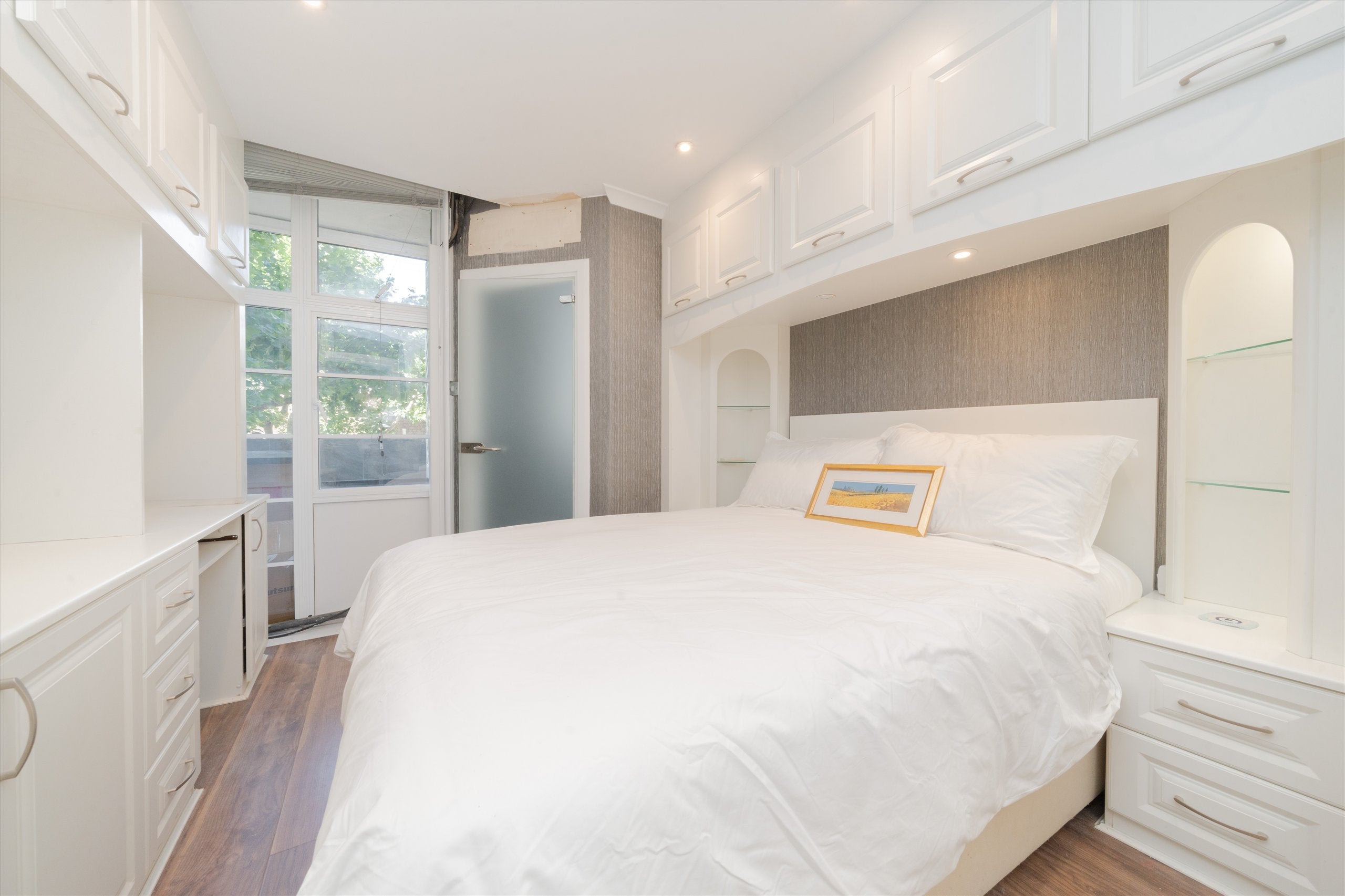 Flat Sloane Avenue in Greater London