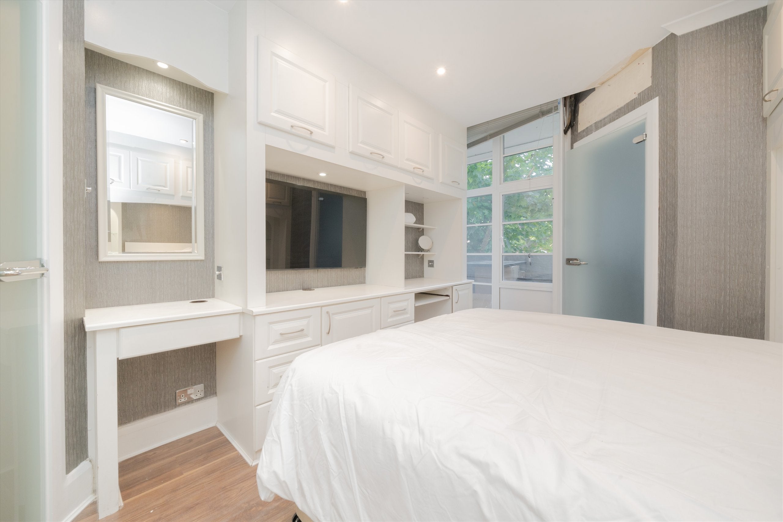 Flat Sloane Avenue in Greater London