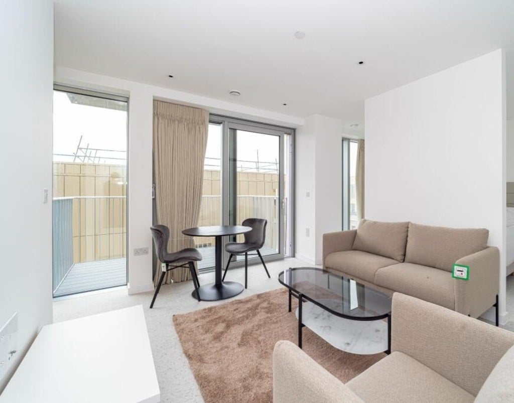 Flat Pedley Street in Greater London