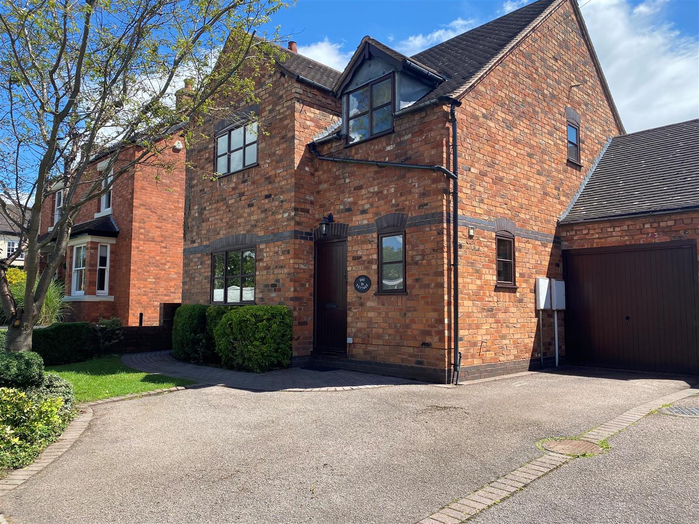 House Pinfold Hill in Lichfield