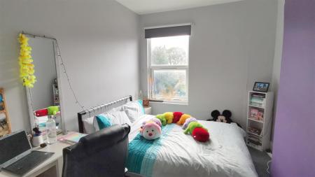 Room West Parade in Lincoln
