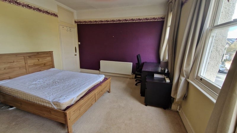 Room Dorset Road in Greater London
