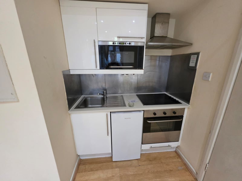 Flat Brondesbury Park in Greater London