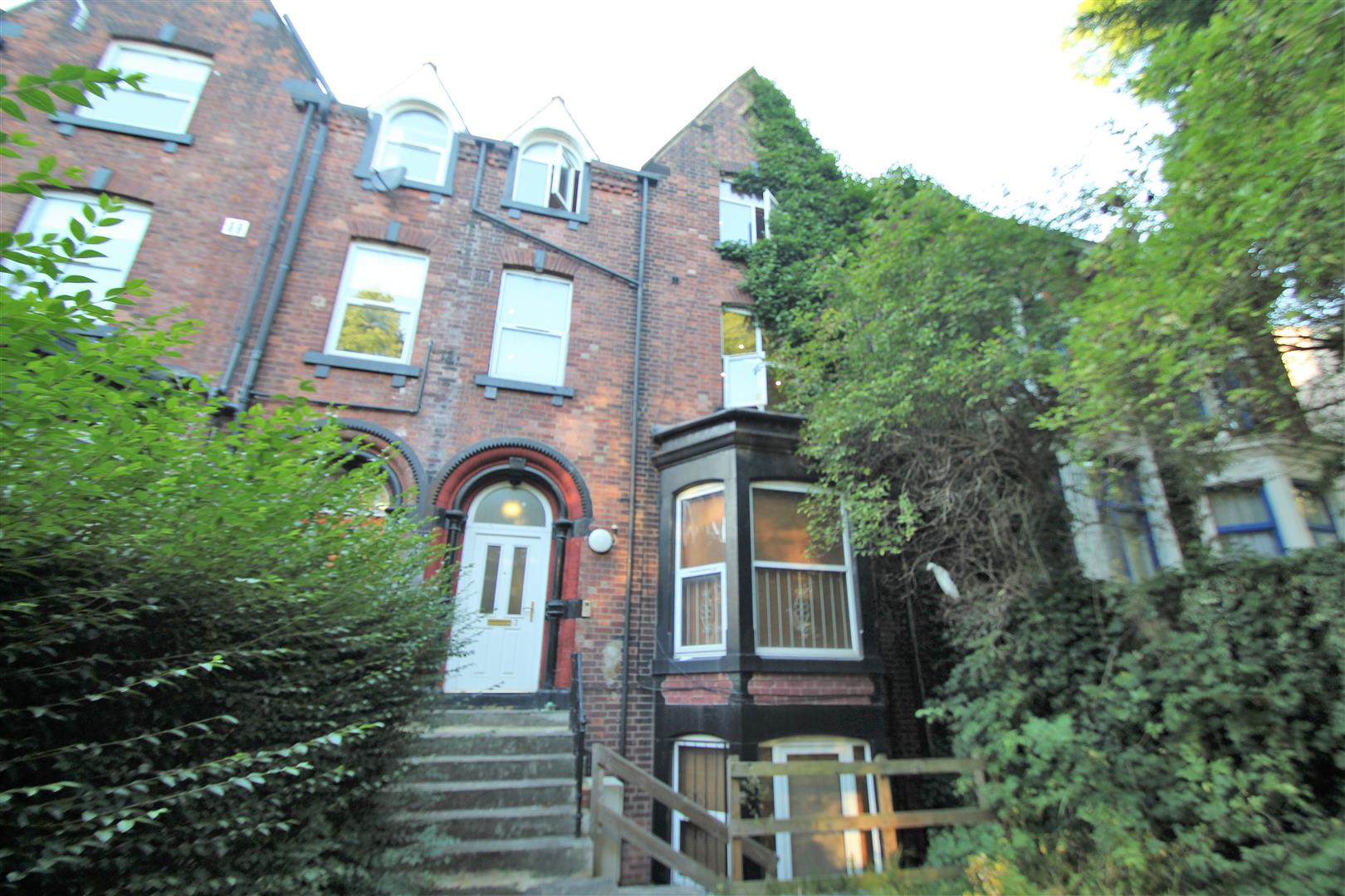 Flat St John's Avenue in Leeds