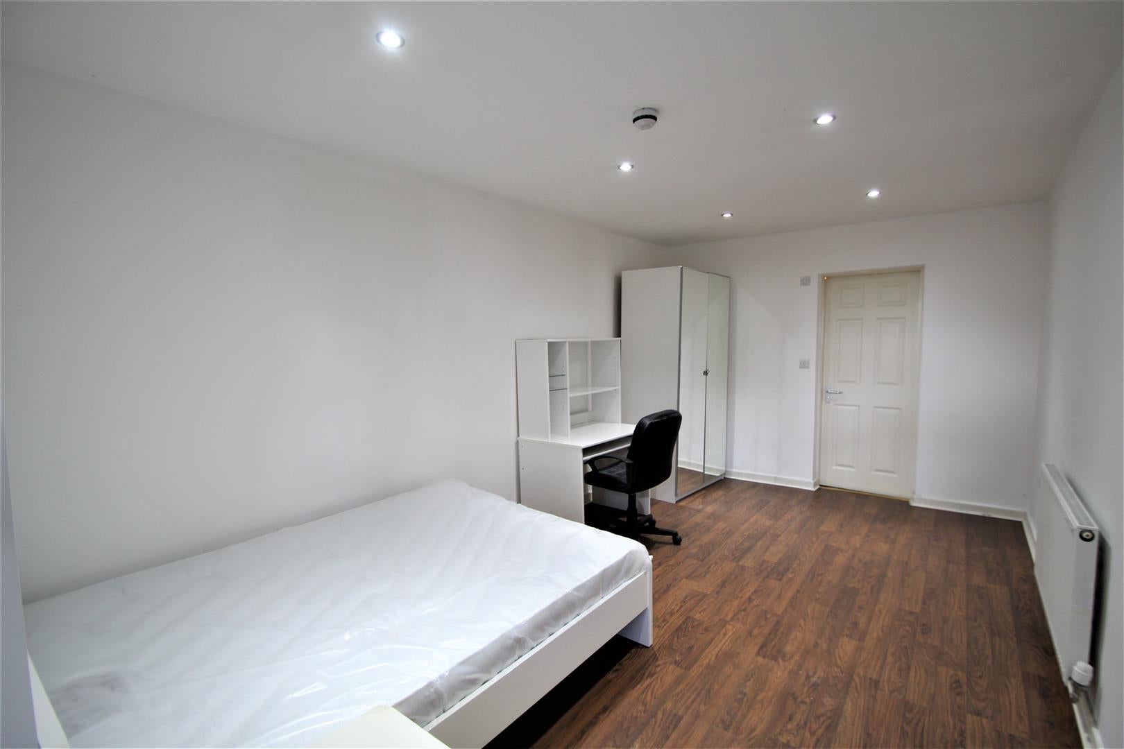 Flat St John's Avenue in Leeds