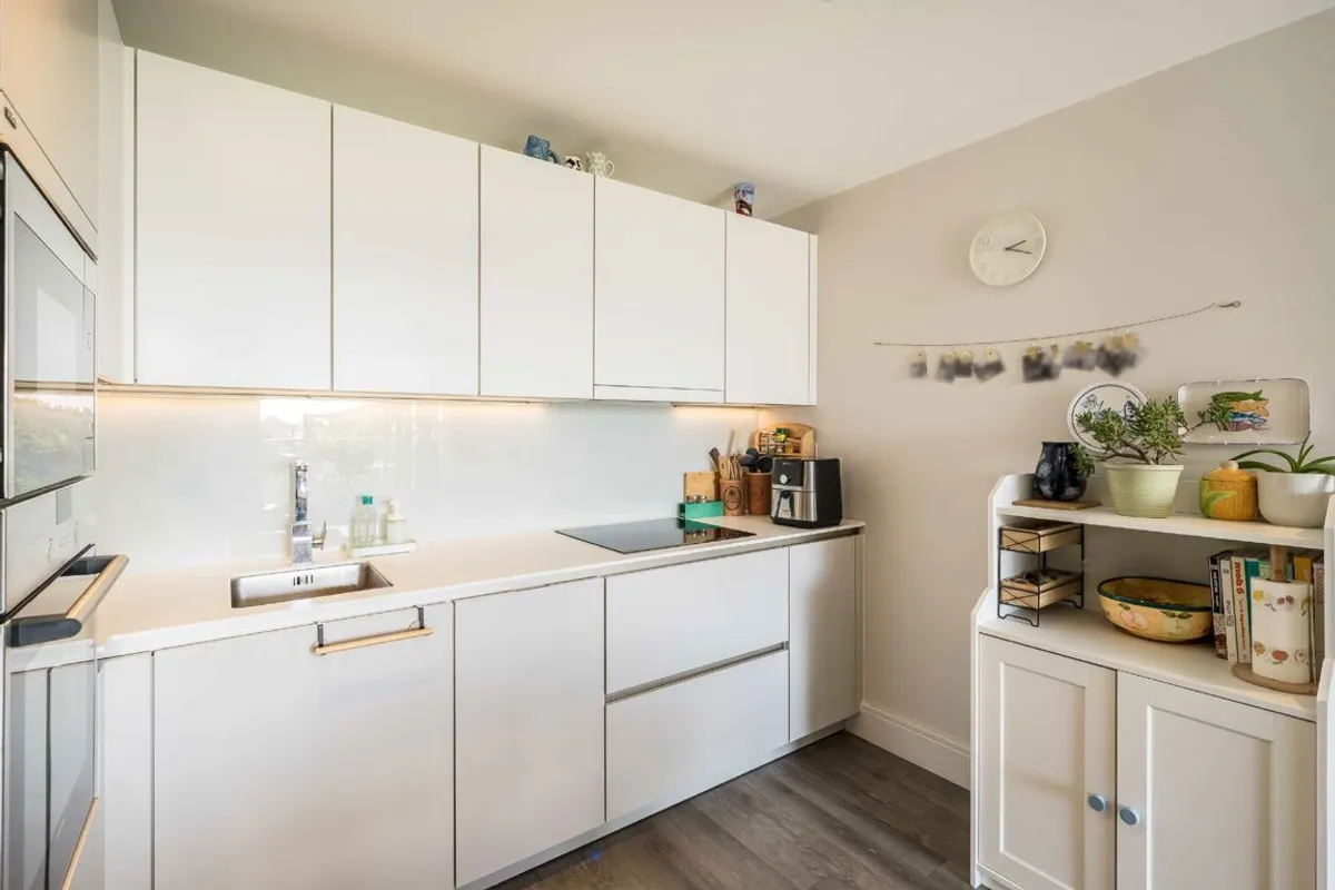 Flat Blairderry Road in Greater London